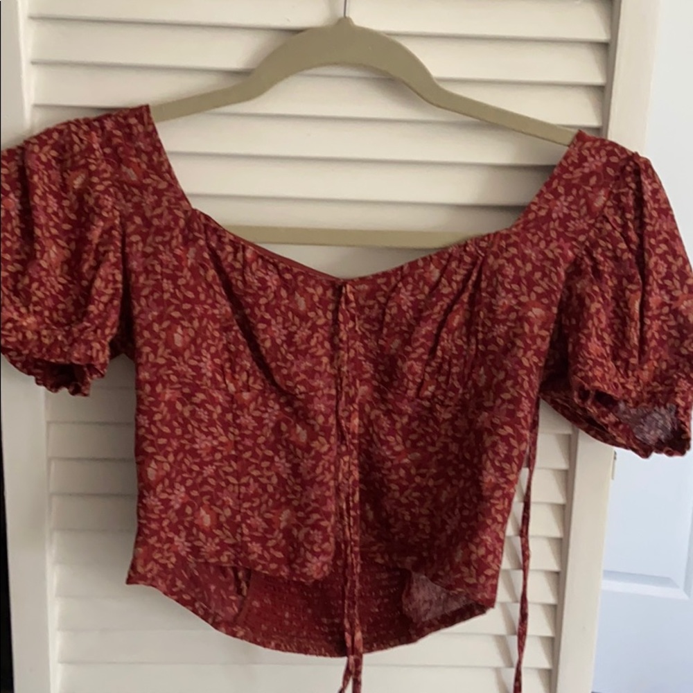 red american eagle crop top